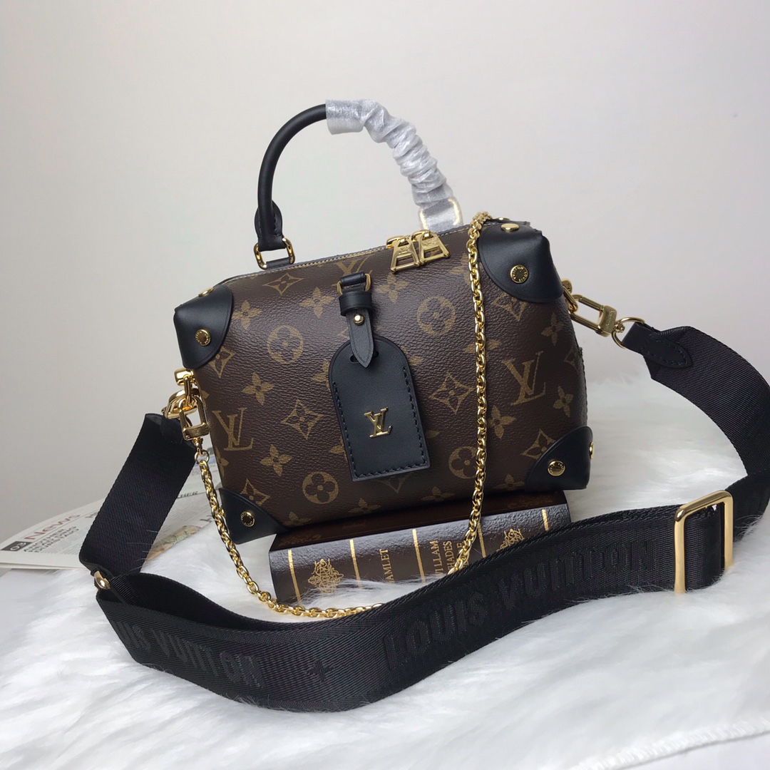 Some extra shots of my Petite Malle Souple : r/Louisvuitton
